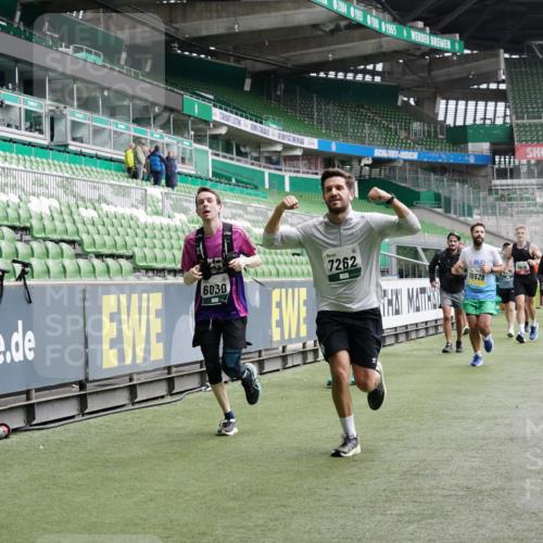 05.10.2025 - 20. swb-Marathon Bremen Michael Burmester http://msf.ph/oto/9329489 05.10.2025 12:59:09 Laufen im Stadion 27, 219, 586, 667, 726, 807, 988, 1043, 1229, 1503, 1516, 1598, 1619, 1711, 1843, 1854, 2496, 2663, 2797, 2922, 2941, 2945, 3141, 3252, 3254, 3467, 3615, 3747, 3791, 3888, 4095, 4113, 4395, 4486, 4522, 4783, 4827, 4909, 4967, 5123, 5261, 5510, 5530, 5584, 5722, 5808, 5878, 5891, 6007, 6030, 6113, 6374, 6561, 6624, 6672, 6882, 7169, 7185, 7201, 7262, 7311, 7312, 7467, 7511, 7550, 7906, 7929, 8097, 8214, 8247, 8355, 8485, 8539, 8972, 9024, 10526, 90, 846, 2158, 4446 meine-sportfotos.de
