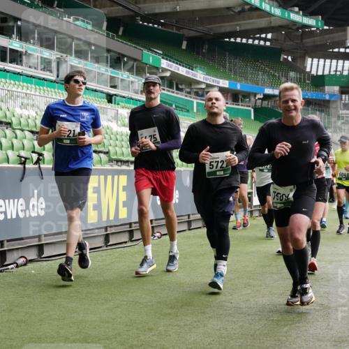 05.10.2025 - 20. swb-Marathon Bremen Michael Burmester http://msf.ph/oto/9329490 05.10.2025 13:01:04 Laufen im Stadion 52, 58, 72, 156, 335, 440, 488, 498, 575, 1017, 1082, 1116, 1182, 1238, 1273, 1423, 1471, 1968, 1973, 1998, 2007, 2196, 2235, 2330, 2369, 2433, 2446, 2504, 2661, 2668, 2706, 2712, 2806, 2822, 2995, 3160, 3209, 3293, 3360, 3604, 3605, 3979, 4034, 4035, 4128, 4216, 4263, 4329, 4502, 4788, 5011, 5048, 5080, 5121, 5150, 5183, 5272, 5329, 5414, 5610, 5663, 5727, 5752, 5836, 5841, 5985, 6027, 6057, 6082, 6440, 6523, 6704, 47, 271, 283, 491, 694, 1606, 1806, 2518, 2745, 2915 meine-sportfotos.de