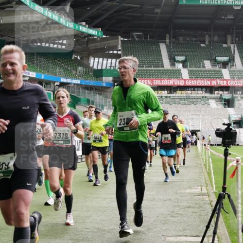 05.10.2025 - 20. swb-Marathon Bremen Michael Burmester http://msf.ph/oto/9329498 05.10.2025 13:01:05 Laufen im Stadion 52, 58, 72, 156, 335, 440, 488, 498, 575, 1017, 1082, 1116, 1182, 1238, 1273, 1423, 1471, 1968, 1973, 1998, 2007, 2196, 2235, 2330, 2369, 2433, 2446, 2504, 2661, 2668, 2706, 2712, 2806, 2822, 2995, 3160, 3209, 3293, 3360, 3604, 3605, 3877, 3979, 4034, 4035, 4128, 4216, 4263, 4329, 4502, 4788, 5011, 5048, 5080, 5121, 5150, 5183, 5272, 5329, 5414, 5610, 5663, 5727, 5752, 5836, 5841, 5985, 6027, 6057, 6082, 6440, 6523, 6704, 47, 271, 283, 491, 694, 1606, 1806, 2518, 2745, 2915 meine-sportfotos.de