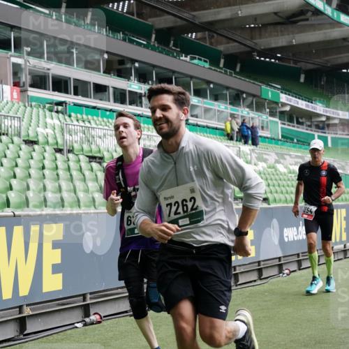 05.10.2025 - 20. swb-Marathon Bremen Michael Burmester http://msf.ph/oto/9329509 05.10.2025 12:59:11 Laufen im Stadion 27, 219, 586, 667, 726, 807, 988, 1043, 1229, 1503, 1516, 1598, 1619, 1711, 1843, 1854, 2496, 2663, 2797, 2922, 2941, 2945, 3141, 3252, 3254, 3467, 3615, 3747, 3791, 3888, 4095, 4113, 4380, 4395, 4486, 4522, 4783, 4827, 4909, 4967, 5123, 5261, 5510, 5530, 5584, 5722, 5808, 5878, 5891, 6007, 6030, 6113, 6374, 6561, 6624, 6672, 6882, 7169, 7185, 7201, 7262, 7311, 7312, 7398, 7467, 7511, 7550, 7906, 7929, 8097, 8214, 8247, 8355, 8485, 8539, 9024, 10526, 90, 726 meine-sportfotos.de
