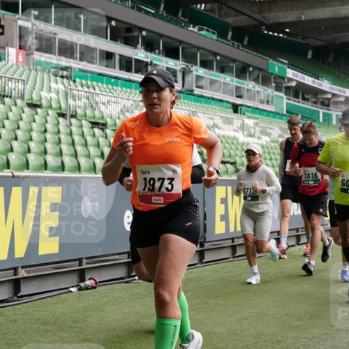 05.10.2025 - 20. swb-Marathon Bremen Michael Burmester http://msf.ph/oto/9329521 05.10.2025 13:01:07 Laufen im Stadion 52, 58, 72, 156, 335, 440, 488, 575, 1017, 1082, 1116, 1182, 1238, 1273, 1423, 1471, 1893, 1968, 1973, 1998, 2007, 2196, 2235, 2330, 2369, 2433, 2446, 2504, 2661, 2668, 2706, 2712, 2806, 2822, 2995, 3209, 3293, 3360, 3604, 3605, 3877, 3979, 4128, 4216, 4263, 4329, 4502, 4788, 5011, 5048, 5080, 5121, 5150, 5183, 5272, 5329, 5414, 5610, 5663, 5727, 5752, 5836, 5841, 5985, 6027, 6057, 6082, 6440, 6523, 6704, 47, 271, 283, 491, 498, 694, 1606, 1806, 2518, 2745, 2915 meine-sportfotos.de