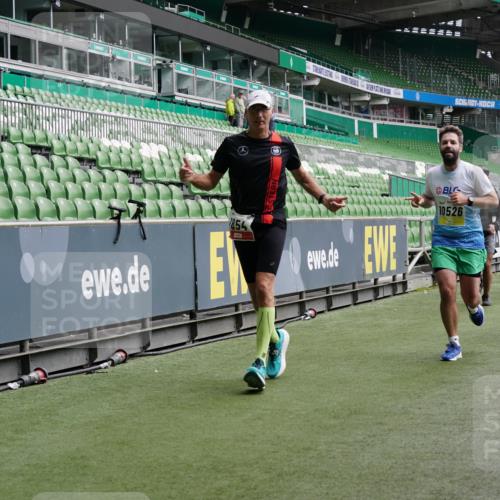 05.10.2025 - 20. swb-Marathon Bremen Michael Burmester http://msf.ph/oto/9329522 05.10.2025 12:59:12 Laufen im Stadion 27, 219, 226, 586, 667, 807, 988, 1043, 1229, 1503, 1516, 1598, 1619, 1711, 1843, 1854, 2496, 2663, 2797, 2922, 2941, 2945, 3086, 3087, 3141, 3252, 3254, 3467, 3615, 3747, 3791, 3888, 4095, 4113, 4380, 4395, 4486, 4522, 4783, 4827, 4909, 4967, 5123, 5261, 5510, 5530, 5584, 5722, 5808, 5878, 5891, 6007, 6030, 6113, 6374, 6561, 6624, 6672, 6882, 7169, 7185, 7201, 7262, 7311, 7312, 7398, 7467, 7511, 7550, 7906, 7929, 8097, 8214, 8247, 8355, 8485, 8539, 9024, 9072, 10526, 90, 726 meine-sportfotos.de