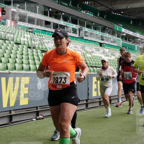 05.10.2025 - 20. swb-Marathon Bremen Michael Burmester http://msf.ph/oto/9329525 05.10.2025 13:01:07 Laufen im Stadion 52, 58, 72, 156, 335, 440, 488, 575, 1017, 1082, 1116, 1182, 1238, 1273, 1423, 1471, 1893, 1968, 1973, 1998, 2007, 2196, 2235, 2330, 2369, 2433, 2446, 2504, 2661, 2668, 2706, 2712, 2806, 2822, 2995, 3209, 3293, 3360, 3604, 3605, 3877, 3979, 4128, 4216, 4263, 4329, 4502, 4788, 5011, 5048, 5080, 5121, 5150, 5183, 5272, 5329, 5414, 5610, 5663, 5727, 5752, 5836, 5841, 5985, 6027, 6057, 6082, 6440, 6523, 6704, 47, 271, 283, 491, 498, 694, 1606, 1806, 2518, 2745, 2915 meine-sportfotos.de