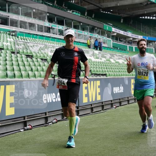 05.10.2025 - 20. swb-Marathon Bremen Michael Burmester http://msf.ph/oto/9329534 05.10.2025 12:59:13 Laufen im Stadion 27, 99, 219, 226, 586, 667, 807, 1043, 1229, 1503, 1516, 1598, 1619, 1711, 1843, 1854, 2496, 2663, 2797, 2922, 2941, 2945, 3086, 3087, 3141, 3252, 3254, 3467, 3615, 3747, 3791, 3888, 4095, 4113, 4380, 4395, 4486, 4522, 4783, 4827, 4909, 4967, 5123, 5261, 5510, 5530, 5584, 5722, 5808, 5878, 5891, 6007, 6030, 6113, 6374, 6561, 6624, 6672, 6882, 7169, 7185, 7201, 7262, 7311, 7312, 7398, 7467, 7511, 7550, 7906, 7929, 8097, 8214, 8247, 8355, 8485, 8539, 9024, 9072, 10526, 90, 726 meine-sportfotos.de