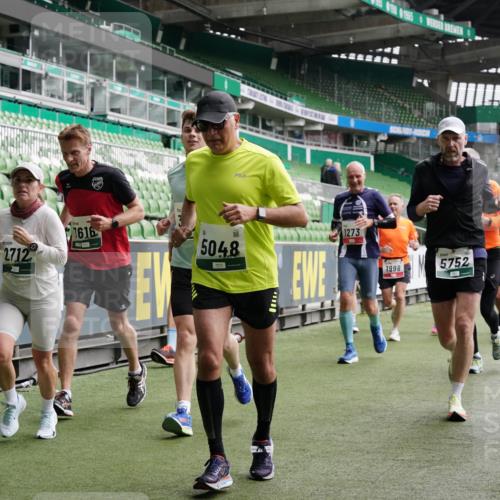 05.10.2025 - 20. swb-Marathon Bremen Michael Burmester http://msf.ph/oto/9329537 05.10.2025 13:01:08 Laufen im Stadion 52, 58, 72, 156, 335, 440, 488, 575, 1017, 1082, 1116, 1182, 1238, 1273, 1423, 1471, 1893, 1968, 1973, 1998, 2007, 2196, 2235, 2330, 2369, 2433, 2446, 2504, 2661, 2668, 2706, 2712, 2806, 2822, 2995, 3209, 3293, 3360, 3387, 3604, 3605, 3877, 3979, 4128, 4216, 4263, 4329, 4502, 4788, 5011, 5048, 5080, 5121, 5150, 5183, 5272, 5329, 5414, 5610, 5663, 5727, 5752, 5836, 5841, 5985, 6027, 6057, 6082, 6440, 6523, 6704, 47, 271, 283, 491, 498, 694, 1116, 1606, 1806, 2518, 2745, 2915 meine-sportfotos.de