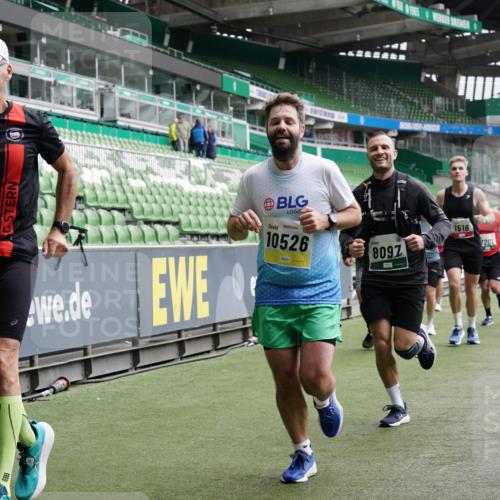 05.10.2025 - 20. swb-Marathon Bremen Michael Burmester http://msf.ph/oto/9329539 05.10.2025 12:59:13 Laufen im Stadion 27, 99, 219, 226, 586, 667, 807, 1043, 1229, 1503, 1516, 1598, 1619, 1711, 1843, 1854, 2496, 2663, 2797, 2922, 2941, 2945, 3086, 3087, 3141, 3252, 3254, 3467, 3615, 3747, 3791, 3888, 4095, 4113, 4380, 4395, 4486, 4522, 4783, 4827, 4909, 4967, 5123, 5261, 5510, 5530, 5584, 5722, 5808, 5878, 5891, 6007, 6030, 6113, 6374, 6561, 6624, 6672, 6882, 7169, 7185, 7201, 7262, 7311, 7312, 7398, 7467, 7511, 7550, 7906, 7929, 8097, 8214, 8247, 8355, 8485, 8539, 9024, 9072, 10526, 90, 726 meine-sportfotos.de