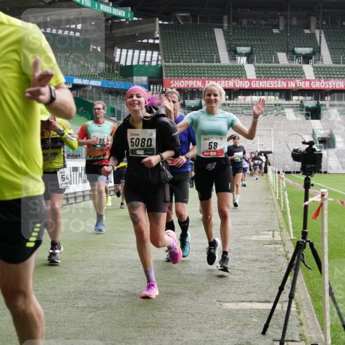 05.10.2025 - 20. swb-Marathon Bremen Michael Burmester http://msf.ph/oto/9329564 05.10.2025 13:01:11 Laufen im Stadion 52, 58, 72, 156, 335, 440, 488, 1017, 1082, 1182, 1238, 1273, 1423, 1893, 1968, 1973, 1998, 2102, 2196, 2235, 2330, 2369, 2433, 2446, 2661, 2668, 2706, 2712, 2806, 2822, 2918, 2995, 3209, 3360, 3387, 3604, 3662, 3663, 3877, 3979, 4128, 4216, 4263, 4329, 4502, 4618, 4788, 5011, 5048, 5080, 5121, 5150, 5183, 5272, 5329, 5414, 5610, 5663, 5727, 5752, 5836, 5841, 5985, 6027, 6057, 6082, 6440, 6523, 47, 283, 491, 498, 575, 694, 1017, 1116, 1606, 1806, 2518, 2745, 2915 meine-sportfotos.de
