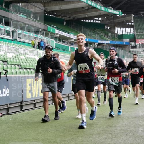 05.10.2025 - 20. swb-Marathon Bremen Michael Burmester http://msf.ph/oto/9329571 05.10.2025 12:59:16 Laufen im Stadion 27, 99, 219, 226, 586, 667, 807, 1043, 1229, 1516, 1598, 1619, 1711, 1843, 1854, 2496, 2663, 2797, 2941, 2945, 3086, 3087, 3141, 3252, 3615, 3747, 3791, 3888, 4095, 4113, 4380, 4395, 4486, 4522, 4783, 4827, 4909, 4967, 5123, 5510, 5530, 5584, 5722, 5808, 5878, 5891, 6007, 6030, 6113, 6374, 6561, 6624, 6672, 6882, 7169, 7185, 7201, 7262, 7311, 7312, 7398, 7421, 7467, 7511, 7550, 7906, 7929, 8097, 8214, 8247, 8355, 8372, 8485, 8539, 8981, 9024, 9072, 10526, 726 meine-sportfotos.de