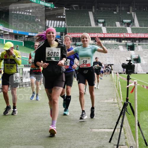 05.10.2025 - 20. swb-Marathon Bremen Michael Burmester http://msf.ph/oto/9329576 05.10.2025 13:01:11 Laufen im Stadion 52, 58, 72, 156, 335, 440, 488, 1017, 1082, 1182, 1238, 1273, 1423, 1893, 1968, 1973, 1998, 2102, 2196, 2235, 2330, 2369, 2433, 2446, 2661, 2668, 2706, 2712, 2806, 2822, 2918, 2995, 3209, 3360, 3387, 3604, 3662, 3663, 3877, 3979, 4128, 4216, 4263, 4329, 4502, 4618, 4788, 5011, 5048, 5080, 5121, 5150, 5183, 5272, 5329, 5414, 5610, 5663, 5727, 5752, 5836, 5841, 5985, 6027, 6057, 6082, 6440, 6523, 47, 283, 491, 498, 575, 694, 1017, 1116, 1606, 1806, 2518, 2745, 2915 meine-sportfotos.de
