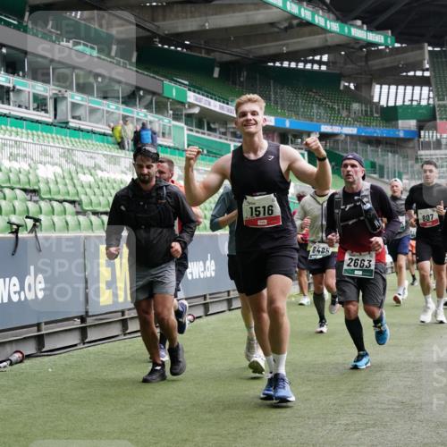 05.10.2025 - 20. swb-Marathon Bremen Michael Burmester http://msf.ph/oto/9329579 05.10.2025 12:59:16 Laufen im Stadion 27, 99, 219, 226, 586, 667, 807, 1043, 1229, 1516, 1598, 1619, 1711, 1843, 1854, 2496, 2663, 2797, 2941, 2945, 3086, 3087, 3141, 3252, 3615, 3747, 3791, 3888, 4095, 4113, 4380, 4395, 4486, 4522, 4783, 4827, 4909, 4967, 5123, 5510, 5530, 5584, 5722, 5808, 5878, 5891, 6007, 6030, 6113, 6374, 6561, 6624, 6672, 6882, 7169, 7185, 7201, 7262, 7311, 7312, 7398, 7421, 7467, 7511, 7550, 7906, 7929, 8097, 8214, 8247, 8355, 8372, 8485, 8539, 8981, 9024, 9072, 10526, 726 meine-sportfotos.de