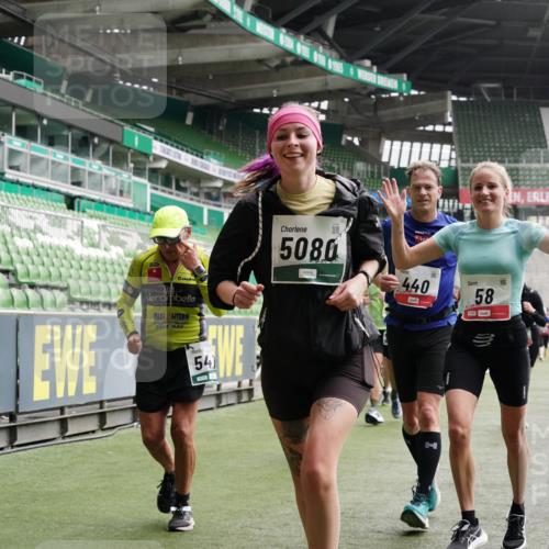 05.10.2025 - 20. swb-Marathon Bremen Michael Burmester http://msf.ph/oto/9329580 05.10.2025 13:01:12 Laufen im Stadion 52, 58, 72, 152, 156, 335, 440, 488, 546, 979, 1082, 1182, 1238, 1273, 1423, 1893, 1968, 1973, 1998, 2096, 2102, 2196, 2235, 2330, 2369, 2433, 2446, 2565, 2661, 2668, 2706, 2712, 2806, 2822, 2918, 2995, 3209, 3360, 3387, 3604, 3662, 3663, 3877, 3979, 4128, 4216, 4263, 4329, 4502, 4618, 4788, 5011, 5048, 5080, 5121, 5150, 5183, 5272, 5329, 5414, 5663, 5727, 5752, 5836, 5841, 5985, 6027, 6057, 6082, 6440, 6523, 47, 283, 491, 498, 575, 694, 1017, 1116, 1606, 2518, 2745, 2915 meine-sportfotos.de