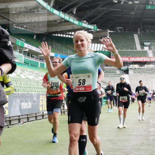05.10.2025 - 20. swb-Marathon Bremen Michael Burmester http://msf.ph/oto/9329591 05.10.2025 13:01:13 Laufen im Stadion 52, 58, 72, 152, 156, 335, 440, 488, 546, 979, 1082, 1182, 1238, 1273, 1423, 1893, 1968, 1973, 1998, 2096, 2102, 2196, 2235, 2330, 2369, 2433, 2446, 2565, 2661, 2668, 2706, 2712, 2806, 2822, 2918, 2995, 3209, 3360, 3387, 3604, 3662, 3663, 3877, 3979, 4128, 4216, 4263, 4329, 4502, 4618, 4788, 5011, 5048, 5080, 5121, 5150, 5183, 5272, 5329, 5414, 5663, 5727, 5752, 5836, 5841, 5985, 6027, 6057, 6082, 6440, 6523, 47, 283, 491, 498, 575, 694, 1017, 1116, 1606, 2518, 2745, 2915 meine-sportfotos.de