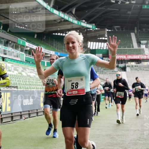 05.10.2025 - 20. swb-Marathon Bremen Michael Burmester http://msf.ph/oto/9329595 05.10.2025 13:01:13 Laufen im Stadion 52, 58, 72, 152, 156, 335, 440, 488, 546, 979, 1082, 1182, 1238, 1273, 1423, 1893, 1968, 1973, 1998, 2096, 2102, 2196, 2235, 2330, 2369, 2433, 2446, 2565, 2661, 2668, 2706, 2712, 2806, 2822, 2918, 2995, 3209, 3360, 3387, 3604, 3662, 3663, 3877, 3979, 4128, 4216, 4263, 4329, 4502, 4618, 4788, 5011, 5048, 5080, 5121, 5150, 5183, 5272, 5329, 5414, 5663, 5727, 5752, 5836, 5841, 5985, 6027, 6057, 6082, 6440, 6523, 47, 283, 491, 498, 575, 694, 1017, 1116, 1606, 2518, 2745, 2915 meine-sportfotos.de