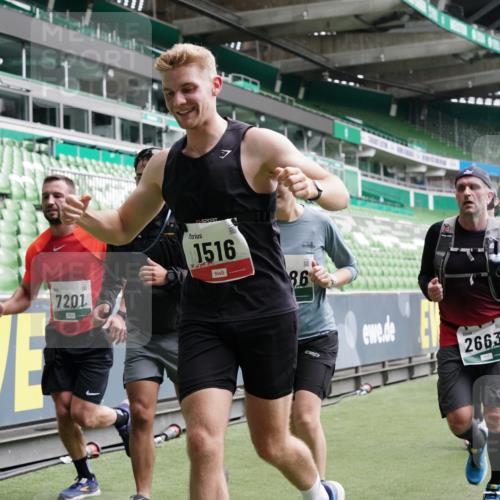 05.10.2025 - 20. swb-Marathon Bremen Michael Burmester http://msf.ph/oto/9329596 05.10.2025 12:59:17 Laufen im Stadion 27, 99, 219, 226, 586, 667, 807, 1043, 1229, 1516, 1598, 1619, 1711, 1843, 1854, 2496, 2663, 2797, 2941, 2945, 3086, 3087, 3141, 3252, 3615, 3747, 3791, 3888, 4095, 4113, 4380, 4395, 4486, 4522, 4536, 4783, 4827, 4909, 4967, 5123, 5510, 5530, 5584, 5722, 5808, 5878, 5891, 6007, 6030, 6113, 6374, 6561, 6624, 6672, 6882, 7169, 7185, 7201, 7262, 7311, 7312, 7398, 7421, 7467, 7511, 7550, 7906, 7929, 8097, 8214, 8247, 8355, 8372, 8485, 8539, 8981, 9024, 9072, 10526, 726 meine-sportfotos.de