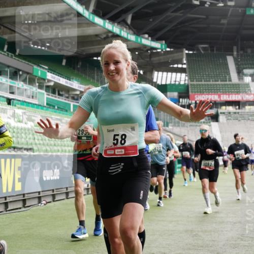 05.10.2025 - 20. swb-Marathon Bremen Michael Burmester http://msf.ph/oto/9329599 05.10.2025 13:01:13 Laufen im Stadion 52, 58, 72, 152, 156, 335, 440, 488, 546, 979, 1082, 1182, 1238, 1273, 1423, 1893, 1968, 1973, 1998, 2096, 2102, 2196, 2235, 2330, 2369, 2433, 2446, 2565, 2661, 2668, 2706, 2712, 2806, 2822, 2918, 2995, 3209, 3360, 3387, 3604, 3662, 3663, 3877, 3979, 4128, 4216, 4263, 4329, 4502, 4618, 4788, 5011, 5048, 5080, 5121, 5150, 5183, 5272, 5329, 5414, 5663, 5727, 5752, 5836, 5841, 5985, 6027, 6057, 6082, 6440, 6523, 47, 283, 491, 498, 575, 694, 1017, 1116, 1606, 2518, 2745, 2915 meine-sportfotos.de