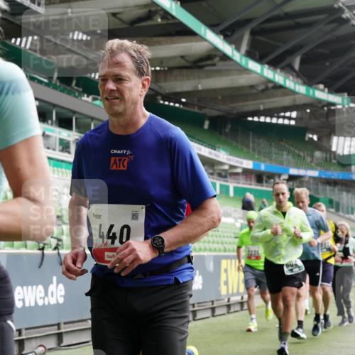 05.10.2025 - 20. swb-Marathon Bremen Michael Burmester http://msf.ph/oto/9329603 05.10.2025 13:01:14 Laufen im Stadion 52, 58, 72, 152, 156, 335, 440, 488, 546, 979, 1082, 1182, 1238, 1273, 1423, 1893, 1968, 1973, 1996, 1998, 2096, 2102, 2196, 2235, 2330, 2369, 2433, 2446, 2565, 2661, 2668, 2706, 2712, 2806, 2822, 2918, 2995, 3209, 3360, 3387, 3604, 3662, 3663, 3877, 3979, 4128, 4216, 4263, 4329, 4502, 4618, 4788, 5011, 5048, 5080, 5121, 5150, 5183, 5272, 5329, 5414, 5663, 5727, 5752, 5836, 5841, 5985, 6027, 6057, 6082, 6440, 6523, 47, 283, 498, 575, 694, 1017, 1116, 2518, 2745, 2915 meine-sportfotos.de
