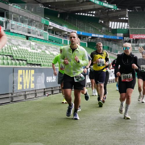 05.10.2025 - 20. swb-Marathon Bremen Michael Burmester http://msf.ph/oto/9329611 05.10.2025 13:01:15 Laufen im Stadion 52, 58, 72, 152, 156, 335, 440, 488, 546, 672, 979, 1082, 1182, 1238, 1273, 1423, 1893, 1968, 1973, 1996, 1998, 2096, 2102, 2196, 2235, 2330, 2369, 2433, 2446, 2565, 2661, 2668, 2706, 2712, 2806, 2822, 2918, 2995, 3209, 3360, 3387, 3604, 3662, 3663, 3877, 3979, 4128, 4216, 4263, 4329, 4618, 4788, 5011, 5048, 5080, 5121, 5150, 5183, 5272, 5329, 5414, 5663, 5727, 5752, 5836, 5841, 5985, 6057, 6082, 6440, 6523, 47, 283, 498, 575, 694, 1017, 1116, 2518, 2745, 2915 meine-sportfotos.de