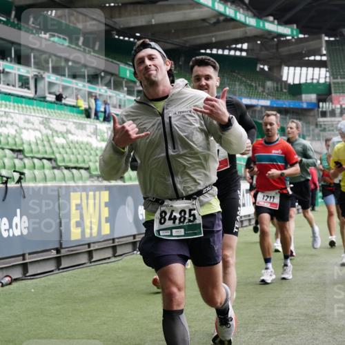 05.10.2025 - 20. swb-Marathon Bremen Michael Burmester http://msf.ph/oto/9329612 05.10.2025 12:59:19 Laufen im Stadion 27, 99, 219, 226, 586, 667, 807, 1043, 1229, 1516, 1598, 1711, 1843, 1854, 2496, 2663, 2797, 2941, 2945, 3086, 3087, 3141, 3252, 3615, 3747, 3791, 3888, 4095, 4113, 4380, 4395, 4486, 4522, 4536, 4783, 4827, 4909, 4967, 5123, 5493, 5510, 5530, 5584, 5722, 5808, 5878, 5891, 6007, 6030, 6374, 6561, 6624, 6882, 7169, 7185, 7201, 7262, 7311, 7312, 7398, 7421, 7467, 7511, 7550, 7906, 7929, 8097, 8214, 8247, 8355, 8372, 8485, 8539, 8981, 9024, 9072, 10526, 726 meine-sportfotos.de