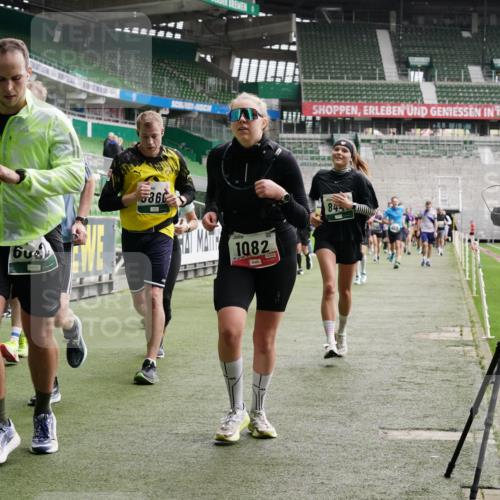 05.10.2025 - 20. swb-Marathon Bremen Michael Burmester http://msf.ph/oto/9329619 05.10.2025 13:01:16 Laufen im Stadion 52, 58, 72, 152, 156, 335, 440, 488, 546, 672, 979, 1082, 1182, 1238, 1273, 1423, 1893, 1968, 1973, 1996, 1998, 2096, 2102, 2196, 2235, 2330, 2369, 2433, 2446, 2565, 2661, 2668, 2706, 2712, 2806, 2822, 2918, 2995, 3209, 3360, 3387, 3604, 3662, 3663, 3877, 3979, 4128, 4216, 4263, 4329, 4618, 4788, 5011, 5048, 5080, 5121, 5150, 5183, 5272, 5329, 5414, 5663, 5727, 5752, 5836, 5841, 5985, 6082, 6440, 6523, 47, 52, 283, 498, 575, 694, 1017, 1116, 2518, 2745 meine-sportfotos.de