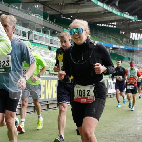 05.10.2025 - 20. swb-Marathon Bremen Michael Burmester http://msf.ph/oto/9329635 05.10.2025 13:01:17 Laufen im Stadion 58, 72, 152, 156, 335, 440, 488, 546, 672, 979, 1082, 1182, 1238, 1273, 1423, 1732, 1893, 1968, 1973, 1996, 1998, 2096, 2102, 2196, 2235, 2330, 2369, 2433, 2446, 2565, 2661, 2668, 2706, 2712, 2806, 2822, 2918, 2995, 3209, 3360, 3387, 3604, 3662, 3663, 3877, 3979, 4086, 4128, 4216, 4263, 4329, 4618, 4788, 5011, 5048, 5080, 5121, 5150, 5183, 5272, 5329, 5414, 5727, 5752, 5836, 5841, 5985, 6082, 6440, 6523, 47, 52, 283, 498, 575, 694, 1017, 1116, 2745 meine-sportfotos.de