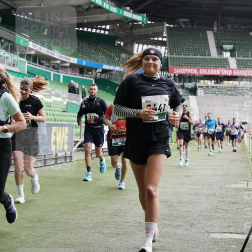 05.10.2025 - 20. swb-Marathon Bremen Michael Burmester http://msf.ph/oto/9329639 05.10.2025 13:01:17 Laufen im Stadion 58, 72, 152, 156, 335, 440, 488, 546, 672, 979, 1082, 1182, 1238, 1273, 1423, 1732, 1893, 1968, 1973, 1996, 1998, 2096, 2102, 2196, 2235, 2330, 2369, 2433, 2446, 2565, 2661, 2668, 2706, 2712, 2806, 2822, 2918, 2995, 3209, 3360, 3387, 3604, 3662, 3663, 3877, 3979, 4086, 4128, 4216, 4263, 4329, 4618, 4788, 5011, 5048, 5080, 5121, 5150, 5183, 5272, 5329, 5414, 5727, 5752, 5836, 5841, 5985, 6082, 6440, 6523, 47, 52, 283, 498, 575, 694, 1017, 1116, 2745 meine-sportfotos.de