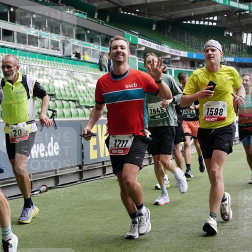 05.10.2025 - 20. swb-Marathon Bremen Michael Burmester http://msf.ph/oto/9329640 05.10.2025 12:59:20 Laufen im Stadion 27, 99, 219, 226, 586, 667, 807, 1043, 1229, 1516, 1598, 1711, 1843, 1854, 2496, 2663, 2797, 2941, 2945, 3086, 3087, 3141, 3615, 3747, 3791, 3888, 4095, 4113, 4380, 4395, 4486, 4522, 4536, 4783, 4827, 4909, 4967, 5123, 5493, 5510, 5530, 5584, 5722, 5808, 5878, 5891, 6007, 6030, 6374, 6561, 6624, 6882, 7169, 7185, 7201, 7262, 7311, 7312, 7398, 7421, 7467, 7511, 7550, 7906, 7929, 8097, 8214, 8247, 8355, 8372, 8485, 8539, 8981, 9024, 9072, 10526, 726 meine-sportfotos.de