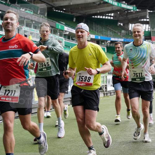 05.10.2025 - 20. swb-Marathon Bremen Michael Burmester http://msf.ph/oto/9329644 05.10.2025 12:59:21 Laufen im Stadion 27, 99, 219, 226, 586, 667, 807, 1043, 1229, 1516, 1598, 1711, 1843, 1854, 2496, 2663, 2797, 2941, 2945, 3086, 3087, 3141, 3615, 3747, 3791, 3888, 4095, 4113, 4380, 4395, 4486, 4522, 4536, 4827, 4909, 4967, 5123, 5493, 5510, 5530, 5584, 5722, 5808, 5878, 5891, 6007, 6030, 6374, 6561, 6624, 6882, 7169, 7185, 7201, 7262, 7311, 7312, 7398, 7421, 7467, 7511, 7550, 7906, 7929, 8097, 8214, 8247, 8355, 8372, 8485, 8539, 8981, 9024, 9072, 10526, 726 meine-sportfotos.de
