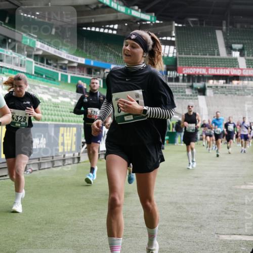 05.10.2025 - 20. swb-Marathon Bremen Michael Burmester http://msf.ph/oto/9329651 05.10.2025 13:01:18 Laufen im Stadion 58, 72, 152, 156, 335, 440, 488, 546, 672, 979, 1082, 1238, 1273, 1423, 1732, 1893, 1968, 1973, 1996, 1998, 2096, 2102, 2196, 2235, 2330, 2369, 2433, 2446, 2565, 2661, 2668, 2706, 2712, 2806, 2822, 2918, 2991, 2995, 3209, 3360, 3387, 3604, 3662, 3663, 3877, 3979, 4086, 4128, 4216, 4263, 4329, 4618, 4788, 4947, 5011, 5048, 5080, 5121, 5150, 5183, 5309, 5329, 5414, 5557, 5727, 5752, 5836, 5841, 5985, 6082, 6440, 6523, 52, 283, 498, 575, 694, 1017, 1116, 2745 meine-sportfotos.de