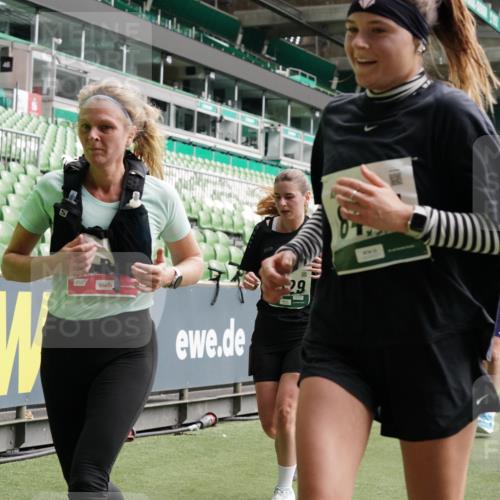 05.10.2025 - 20. swb-Marathon Bremen Michael Burmester http://msf.ph/oto/9329655 05.10.2025 13:01:18 Laufen im Stadion 58, 72, 152, 156, 335, 440, 488, 546, 672, 979, 1082, 1238, 1273, 1423, 1732, 1893, 1968, 1973, 1996, 1998, 2096, 2102, 2196, 2235, 2330, 2369, 2433, 2446, 2565, 2661, 2668, 2706, 2712, 2806, 2822, 2918, 2991, 2995, 3209, 3360, 3387, 3604, 3662, 3663, 3877, 3979, 4086, 4128, 4216, 4263, 4329, 4618, 4788, 4947, 5011, 5048, 5080, 5121, 5150, 5183, 5309, 5329, 5414, 5557, 5727, 5752, 5836, 5841, 5985, 6082, 6440, 6523, 52, 283, 498, 575, 694, 1017, 1116, 2745 meine-sportfotos.de