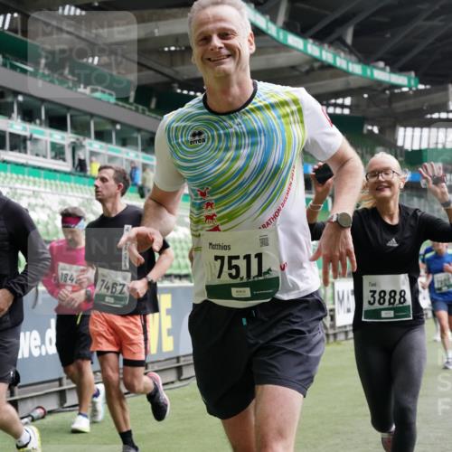 05.10.2025 - 20. swb-Marathon Bremen Michael Burmester http://msf.ph/oto/9329656 05.10.2025 12:59:22 Laufen im Stadion 27, 99, 219, 226, 586, 667, 807, 1043, 1229, 1516, 1598, 1711, 1843, 1854, 2496, 2663, 2797, 2941, 2945, 3086, 3087, 3141, 3747, 3791, 3888, 4095, 4113, 4380, 4395, 4486, 4522, 4536, 4827, 4909, 4967, 5123, 5493, 5510, 5530, 5584, 5722, 5808, 5891, 6007, 6030, 6374, 6561, 6624, 6882, 7169, 7185, 7201, 7262, 7311, 7312, 7398, 7421, 7467, 7511, 7550, 7906, 7929, 8097, 8214, 8247, 8355, 8372, 8485, 8539, 8981, 9024, 9072, 10526, 726 meine-sportfotos.de