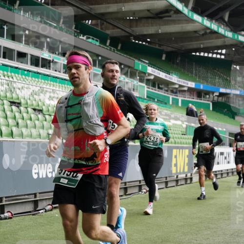 05.10.2025 - 20. swb-Marathon Bremen Michael Burmester http://msf.ph/oto/9329672 05.10.2025 13:01:20 Laufen im Stadion 58, 72, 152, 156, 335, 440, 488, 546, 672, 979, 1082, 1238, 1273, 1423, 1732, 1893, 1933, 1968, 1973, 1996, 1998, 2096, 2102, 2196, 2235, 2330, 2369, 2433, 2446, 2565, 2661, 2668, 2706, 2712, 2806, 2918, 2991, 2995, 3209, 3360, 3387, 3604, 3662, 3663, 3877, 3979, 4086, 4128, 4216, 4263, 4329, 4618, 4788, 4947, 4980, 5011, 5048, 5080, 5121, 5150, 5183, 5309, 5329, 5414, 5557, 5727, 5752, 5836, 5841, 5985, 6082, 52, 498, 575, 694, 1017, 1116, 2745 meine-sportfotos.de