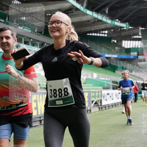 05.10.2025 - 20. swb-Marathon Bremen Michael Burmester http://msf.ph/oto/9329675 05.10.2025 12:59:23 Laufen im Stadion 27, 99, 219, 226, 586, 667, 807, 1043, 1229, 1516, 1598, 1711, 1843, 1854, 2496, 2663, 2797, 2941, 2945, 3086, 3087, 3141, 3747, 3791, 3888, 4095, 4113, 4380, 4395, 4486, 4536, 4827, 4909, 4967, 5123, 5493, 5510, 5530, 5584, 5722, 5808, 5891, 6007, 6030, 6374, 6561, 6624, 6882, 7169, 7185, 7201, 7262, 7311, 7312, 7398, 7421, 7467, 7511, 7550, 7906, 7929, 8097, 8214, 8247, 8355, 8372, 8485, 8539, 8981, 9024, 9072, 10526, 726 meine-sportfotos.de