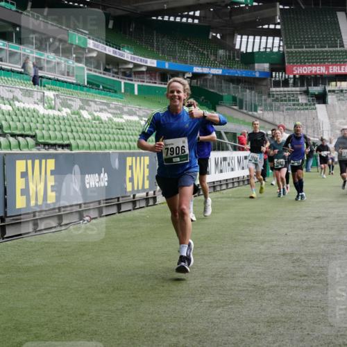 05.10.2025 - 20. swb-Marathon Bremen Michael Burmester http://msf.ph/oto/9329687 05.10.2025 12:59:24 Laufen im Stadion 27, 99, 219, 226, 586, 667, 807, 1043, 1229, 1516, 1598, 1711, 1843, 1854, 2496, 2663, 2782, 2797, 2941, 2945, 3086, 3087, 3141, 3747, 3791, 3888, 4095, 4113, 4380, 4395, 4486, 4536, 4827, 4909, 4967, 5123, 5493, 5510, 5530, 5584, 5722, 5808, 5891, 6007, 6030, 6374, 6439, 6561, 6624, 6882, 7169, 7185, 7201, 7262, 7311, 7312, 7398, 7421, 7467, 7511, 7550, 7906, 7929, 8097, 8214, 8247, 8355, 8372, 8485, 8539, 8981, 9024, 9072, 10526, 726 meine-sportfotos.de