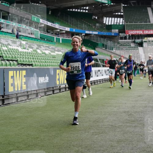 05.10.2025 - 20. swb-Marathon Bremen Michael Burmester http://msf.ph/oto/9329691 05.10.2025 12:59:25 Laufen im Stadion 27, 99, 219, 226, 586, 667, 807, 1043, 1229, 1516, 1598, 1711, 1843, 1854, 2496, 2663, 2782, 2797, 2941, 2945, 3086, 3087, 3141, 3592, 3747, 3791, 3888, 4095, 4113, 4380, 4395, 4486, 4536, 4827, 4909, 4967, 5123, 5493, 5510, 5530, 5584, 5722, 5808, 5891, 6007, 6030, 6374, 6439, 6561, 6624, 6882, 7169, 7185, 7201, 7262, 7311, 7312, 7398, 7421, 7467, 7511, 7550, 7906, 7929, 8097, 8214, 8247, 8355, 8372, 8485, 8539, 8981, 9024, 9072, 10526, 726 meine-sportfotos.de