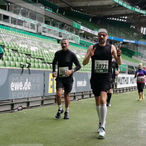 05.10.2025 - 20. swb-Marathon Bremen Michael Burmester http://msf.ph/oto/9329692 05.10.2025 13:01:22 Laufen im Stadion 58, 72, 152, 156, 335, 440, 488, 493, 546, 672, 979, 1082, 1238, 1273, 1423, 1732, 1893, 1933, 1968, 1973, 1996, 1998, 2096, 2102, 2196, 2235, 2330, 2369, 2433, 2446, 2565, 2661, 2668, 2706, 2712, 2806, 2918, 2991, 2995, 3209, 3360, 3387, 3604, 3662, 3663, 3673, 3877, 3979, 4086, 4128, 4216, 4263, 4329, 4618, 4788, 4947, 4980, 5011, 5048, 5080, 5121, 5150, 5183, 5309, 5329, 5414, 5557, 5727, 5731, 5752, 5836, 5841, 5985, 6082, 52, 498, 575, 694, 1017, 1116, 2745 meine-sportfotos.de