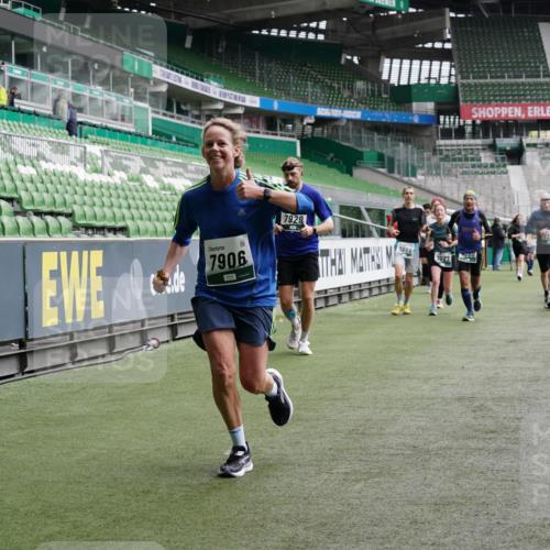05.10.2025 - 20. swb-Marathon Bremen Michael Burmester http://msf.ph/oto/9329699 05.10.2025 12:59:25 Laufen im Stadion 27, 99, 219, 226, 586, 667, 807, 1043, 1229, 1516, 1598, 1711, 1843, 1854, 2496, 2663, 2782, 2797, 2941, 2945, 3086, 3087, 3141, 3592, 3747, 3791, 3888, 4095, 4113, 4380, 4395, 4486, 4536, 4827, 4909, 4967, 5123, 5493, 5510, 5530, 5584, 5722, 5808, 5891, 6007, 6030, 6374, 6439, 6561, 6624, 6882, 7169, 7185, 7201, 7262, 7311, 7312, 7398, 7421, 7467, 7511, 7550, 7906, 7929, 8097, 8214, 8247, 8355, 8372, 8485, 8539, 8981, 9024, 9072, 10526, 726 meine-sportfotos.de