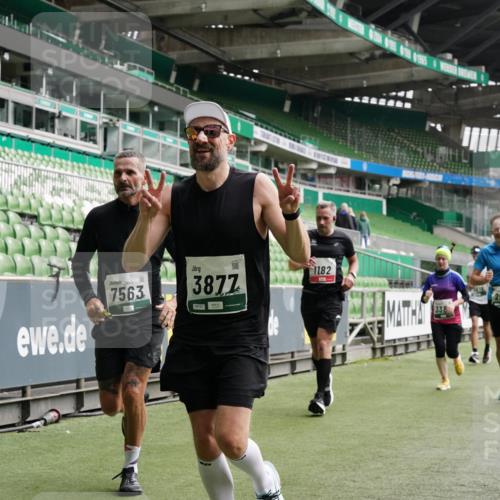 05.10.2025 - 20. swb-Marathon Bremen Michael Burmester http://msf.ph/oto/9329700 05.10.2025 13:01:23 Laufen im Stadion 58, 72, 152, 156, 335, 440, 488, 493, 546, 672, 979, 1082, 1238, 1273, 1423, 1732, 1893, 1933, 1968, 1973, 1996, 1998, 2096, 2102, 2196, 2235, 2330, 2369, 2433, 2446, 2565, 2661, 2668, 2706, 2712, 2806, 2918, 2991, 2995, 3208, 3209, 3360, 3387, 3604, 3662, 3663, 3673, 3877, 3979, 4086, 4128, 4216, 4263, 4329, 4618, 4788, 4947, 4980, 5011, 5048, 5080, 5121, 5150, 5183, 5309, 5329, 5414, 5557, 5580, 5727, 5731, 5752, 5841, 5985, 6082, 52, 498, 575, 1017, 1116, 2745 meine-sportfotos.de