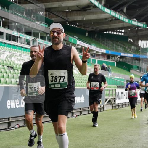 05.10.2025 - 20. swb-Marathon Bremen Michael Burmester http://msf.ph/oto/9329703 05.10.2025 13:01:23 Laufen im Stadion 58, 72, 152, 156, 335, 440, 488, 493, 546, 672, 979, 1082, 1238, 1273, 1423, 1732, 1893, 1933, 1968, 1973, 1996, 1998, 2096, 2102, 2196, 2235, 2330, 2369, 2433, 2446, 2565, 2661, 2668, 2706, 2712, 2806, 2918, 2991, 2995, 3208, 3209, 3360, 3387, 3604, 3662, 3663, 3673, 3877, 3979, 4086, 4128, 4216, 4263, 4329, 4618, 4788, 4947, 4980, 5011, 5048, 5080, 5121, 5150, 5183, 5309, 5329, 5414, 5557, 5580, 5727, 5731, 5752, 5841, 5985, 6082, 52, 498, 575, 1017, 1116, 2745 meine-sportfotos.de