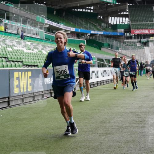 05.10.2025 - 20. swb-Marathon Bremen Michael Burmester http://msf.ph/oto/9329704 05.10.2025 12:59:25 Laufen im Stadion 27, 99, 219, 226, 586, 667, 807, 1043, 1229, 1516, 1598, 1711, 1843, 1854, 2496, 2663, 2782, 2797, 2941, 2945, 3086, 3087, 3141, 3592, 3747, 3791, 3888, 4095, 4113, 4380, 4395, 4486, 4536, 4827, 4909, 4967, 5123, 5493, 5510, 5530, 5584, 5722, 5808, 5891, 6007, 6030, 6374, 6439, 6561, 6624, 6882, 7169, 7185, 7201, 7262, 7311, 7312, 7398, 7421, 7467, 7511, 7550, 7906, 7929, 8097, 8214, 8247, 8355, 8372, 8485, 8539, 8981, 9024, 9072, 10526, 726 meine-sportfotos.de