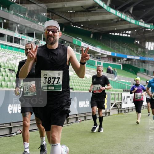 05.10.2025 - 20. swb-Marathon Bremen Michael Burmester http://msf.ph/oto/9329707 05.10.2025 13:01:23 Laufen im Stadion 58, 72, 152, 156, 335, 440, 488, 493, 546, 672, 979, 1082, 1238, 1273, 1423, 1732, 1893, 1933, 1968, 1973, 1996, 1998, 2096, 2102, 2196, 2235, 2330, 2369, 2433, 2446, 2565, 2661, 2668, 2706, 2712, 2806, 2918, 2991, 2995, 3208, 3209, 3360, 3387, 3604, 3662, 3663, 3673, 3877, 3979, 4086, 4128, 4216, 4263, 4329, 4618, 4788, 4947, 4980, 5011, 5048, 5080, 5121, 5150, 5183, 5309, 5329, 5414, 5557, 5580, 5727, 5731, 5752, 5841, 5985, 6082, 52, 498, 575, 1017, 1116, 2745 meine-sportfotos.de