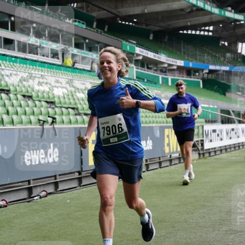 05.10.2025 - 20. swb-Marathon Bremen Michael Burmester http://msf.ph/oto/9329708 05.10.2025 12:59:26 Laufen im Stadion 27, 99, 219, 226, 586, 667, 807, 1043, 1229, 1516, 1598, 1711, 1843, 1854, 2496, 2663, 2782, 2797, 2866, 2941, 2945, 3086, 3087, 3141, 3592, 3747, 3791, 3888, 4095, 4113, 4380, 4395, 4486, 4536, 4827, 4909, 4967, 5123, 5493, 5510, 5530, 5584, 5722, 5808, 5891, 6007, 6030, 6374, 6439, 6561, 6624, 6882, 7169, 7185, 7201, 7262, 7311, 7312, 7398, 7421, 7467, 7511, 7550, 7906, 7929, 8097, 8214, 8247, 8355, 8372, 8485, 8539, 8981, 9024, 9072, 10526, 726 meine-sportfotos.de