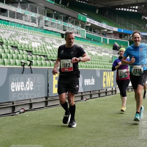 05.10.2025 - 20. swb-Marathon Bremen Michael Burmester http://msf.ph/oto/9329711 05.10.2025 13:01:24 Laufen im Stadion 58, 72, 152, 156, 335, 440, 488, 493, 546, 672, 979, 1082, 1238, 1273, 1361, 1423, 1732, 1759, 1893, 1933, 1968, 1973, 1996, 1998, 2096, 2102, 2196, 2235, 2330, 2369, 2433, 2446, 2565, 2661, 2668, 2706, 2712, 2806, 2918, 2991, 2995, 3208, 3209, 3360, 3387, 3604, 3662, 3663, 3673, 3877, 3979, 4086, 4128, 4216, 4263, 4329, 4618, 4788, 4882, 4947, 4980, 5011, 5048, 5080, 5121, 5150, 5183, 5309, 5329, 5414, 5557, 5580, 5727, 5731, 5752, 5985, 6082, 52, 498, 575, 1017, 1116 meine-sportfotos.de