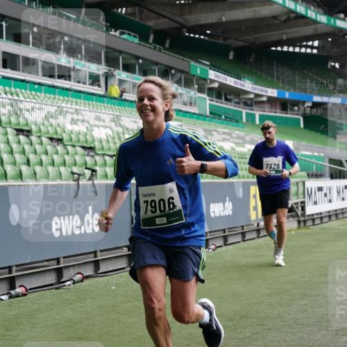 05.10.2025 - 20. swb-Marathon Bremen Michael Burmester http://msf.ph/oto/9329712 05.10.2025 12:59:26 Laufen im Stadion 27, 99, 219, 226, 586, 667, 807, 1043, 1229, 1516, 1598, 1711, 1843, 1854, 2496, 2663, 2782, 2797, 2866, 2941, 2945, 3086, 3087, 3141, 3592, 3747, 3791, 3888, 4095, 4113, 4380, 4395, 4486, 4536, 4827, 4909, 4967, 5123, 5493, 5510, 5530, 5584, 5722, 5808, 5891, 6007, 6030, 6374, 6439, 6561, 6624, 6882, 7169, 7185, 7201, 7262, 7311, 7312, 7398, 7421, 7467, 7511, 7550, 7906, 7929, 8097, 8214, 8247, 8355, 8372, 8485, 8539, 8981, 9024, 9072, 10526, 726 meine-sportfotos.de