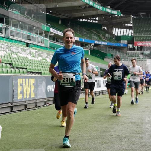 05.10.2025 - 20. swb-Marathon Bremen Michael Burmester http://msf.ph/oto/9329724 05.10.2025 13:01:25 Laufen im Stadion 58, 72, 152, 156, 335, 440, 488, 493, 546, 672, 979, 1082, 1238, 1273, 1361, 1423, 1732, 1759, 1893, 1933, 1968, 1973, 1996, 1998, 2096, 2102, 2196, 2235, 2330, 2369, 2433, 2446, 2565, 2661, 2668, 2706, 2712, 2806, 2918, 2991, 2995, 3208, 3209, 3360, 3387, 3604, 3662, 3663, 3673, 3877, 3979, 4086, 4128, 4216, 4263, 4329, 4364, 4618, 4788, 4882, 4947, 4980, 5011, 5048, 5080, 5121, 5150, 5183, 5309, 5329, 5414, 5557, 5580, 5727, 5731, 5752, 5985, 6082, 52, 498, 575, 1017, 1116 meine-sportfotos.de