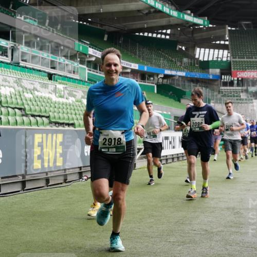 05.10.2025 - 20. swb-Marathon Bremen Michael Burmester http://msf.ph/oto/9329728 05.10.2025 13:01:25 Laufen im Stadion 58, 72, 152, 156, 335, 440, 488, 493, 546, 672, 979, 1082, 1238, 1273, 1361, 1423, 1732, 1759, 1893, 1933, 1968, 1973, 1996, 1998, 2096, 2102, 2196, 2235, 2330, 2369, 2433, 2446, 2565, 2661, 2668, 2706, 2712, 2806, 2918, 2991, 2995, 3208, 3209, 3360, 3387, 3604, 3662, 3663, 3673, 3877, 3979, 4086, 4128, 4216, 4263, 4329, 4364, 4618, 4788, 4882, 4947, 4980, 5011, 5048, 5080, 5121, 5150, 5183, 5309, 5329, 5414, 5557, 5580, 5727, 5731, 5752, 5985, 6082, 52, 498, 575, 1017, 1116 meine-sportfotos.de