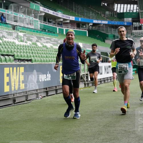 05.10.2025 - 20. swb-Marathon Bremen Michael Burmester http://msf.ph/oto/9329731 05.10.2025 12:59:29 Laufen im Stadion 27, 99, 219, 226, 586, 667, 807, 1043, 1229, 1516, 1598, 1711, 1843, 1854, 2663, 2782, 2797, 2866, 2941, 2945, 3086, 3087, 3141, 3592, 3747, 3888, 4095, 4113, 4380, 4395, 4486, 4536, 4827, 4909, 4967, 5123, 5493, 5510, 5530, 5584, 5722, 5808, 5891, 6030, 6374, 6439, 6561, 6624, 6882, 7169, 7185, 7201, 7262, 7311, 7312, 7398, 7421, 7467, 7511, 7550, 7906, 7929, 8097, 8214, 8247, 8258, 8355, 8372, 8485, 8699, 8981, 9024, 9072, 10526, 726 meine-sportfotos.de