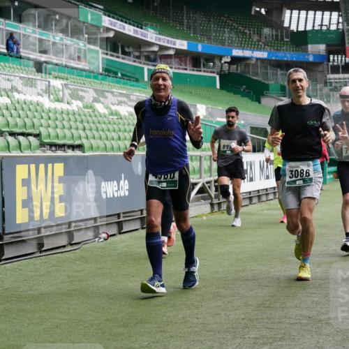 05.10.2025 - 20. swb-Marathon Bremen Michael Burmester http://msf.ph/oto/9329736 05.10.2025 12:59:29 Laufen im Stadion 27, 99, 219, 226, 586, 667, 807, 1043, 1229, 1516, 1598, 1711, 1843, 1854, 2663, 2782, 2797, 2866, 2941, 2945, 3086, 3087, 3141, 3592, 3747, 3888, 4095, 4113, 4380, 4395, 4486, 4536, 4827, 4909, 4967, 5123, 5493, 5510, 5530, 5584, 5722, 5808, 5891, 6030, 6374, 6439, 6561, 6624, 6882, 7169, 7185, 7201, 7262, 7311, 7312, 7398, 7421, 7467, 7511, 7550, 7906, 7929, 8097, 8214, 8247, 8258, 8355, 8372, 8485, 8699, 8981, 9024, 9072, 10526, 726 meine-sportfotos.de