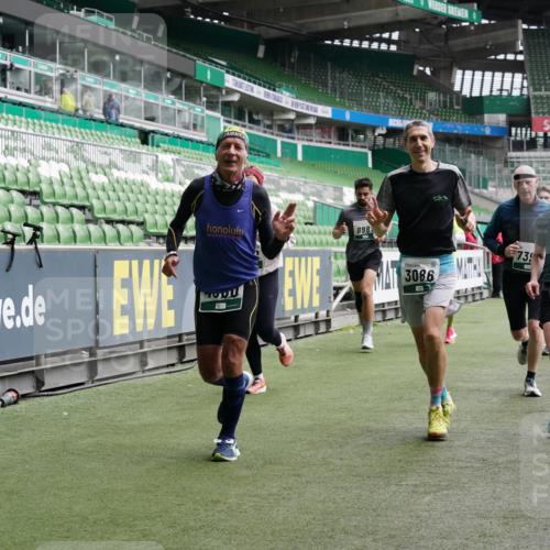 05.10.2025 - 20. swb-Marathon Bremen Michael Burmester http://msf.ph/oto/9329740 05.10.2025 12:59:29 Laufen im Stadion 27, 99, 219, 226, 586, 667, 807, 1043, 1229, 1516, 1598, 1711, 1843, 1854, 2663, 2782, 2797, 2866, 2941, 2945, 3086, 3087, 3141, 3592, 3747, 3888, 4095, 4113, 4380, 4395, 4486, 4536, 4827, 4909, 4967, 5123, 5493, 5510, 5530, 5584, 5722, 5808, 5891, 6030, 6374, 6439, 6561, 6624, 6882, 7169, 7185, 7201, 7262, 7311, 7312, 7398, 7421, 7467, 7511, 7550, 7906, 7929, 8097, 8214, 8247, 8258, 8355, 8372, 8485, 8699, 8981, 9024, 9072, 10526, 726 meine-sportfotos.de