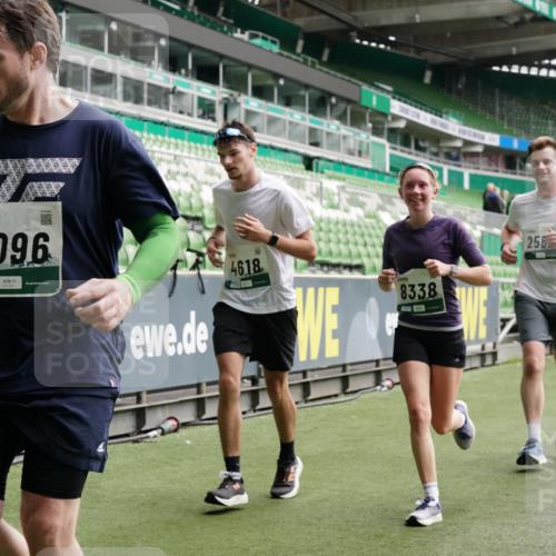 05.10.2025 - 20. swb-Marathon Bremen Michael Burmester http://msf.ph/oto/9329743 05.10.2025 13:01:28 Laufen im Stadion 58, 72, 152, 156, 335, 440, 488, 493, 546, 672, 979, 1082, 1238, 1273, 1361, 1423, 1732, 1759, 1893, 1933, 1973, 1996, 1998, 2096, 2102, 2196, 2235, 2245, 2330, 2369, 2433, 2446, 2555, 2565, 2661, 2668, 2706, 2712, 2796, 2806, 2918, 2991, 2995, 3208, 3209, 3360, 3387, 3604, 3662, 3663, 3673, 3877, 3979, 4086, 4128, 4216, 4263, 4329, 4364, 4618, 4882, 4947, 4980, 5011, 5048, 5080, 5121, 5150, 5309, 5414, 5557, 5570, 5580, 5727, 5731, 5752, 5985, 6082, 52, 575, 1017, 1116 meine-sportfotos.de