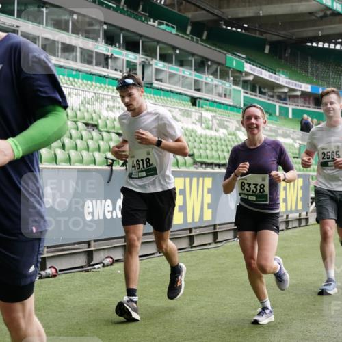 05.10.2025 - 20. swb-Marathon Bremen Michael Burmester http://msf.ph/oto/9329747 05.10.2025 13:01:28 Laufen im Stadion 58, 72, 152, 156, 335, 440, 488, 493, 546, 672, 979, 1082, 1238, 1273, 1361, 1423, 1732, 1759, 1893, 1933, 1973, 1996, 1998, 2096, 2102, 2196, 2235, 2245, 2330, 2369, 2433, 2446, 2555, 2565, 2661, 2668, 2706, 2712, 2796, 2806, 2918, 2991, 2995, 3208, 3209, 3360, 3387, 3604, 3662, 3663, 3673, 3877, 3979, 4086, 4128, 4216, 4263, 4329, 4364, 4618, 4882, 4947, 4980, 5011, 5048, 5080, 5121, 5150, 5309, 5414, 5557, 5570, 5580, 5727, 5731, 5752, 5985, 6082, 52, 575, 1017, 1116 meine-sportfotos.de